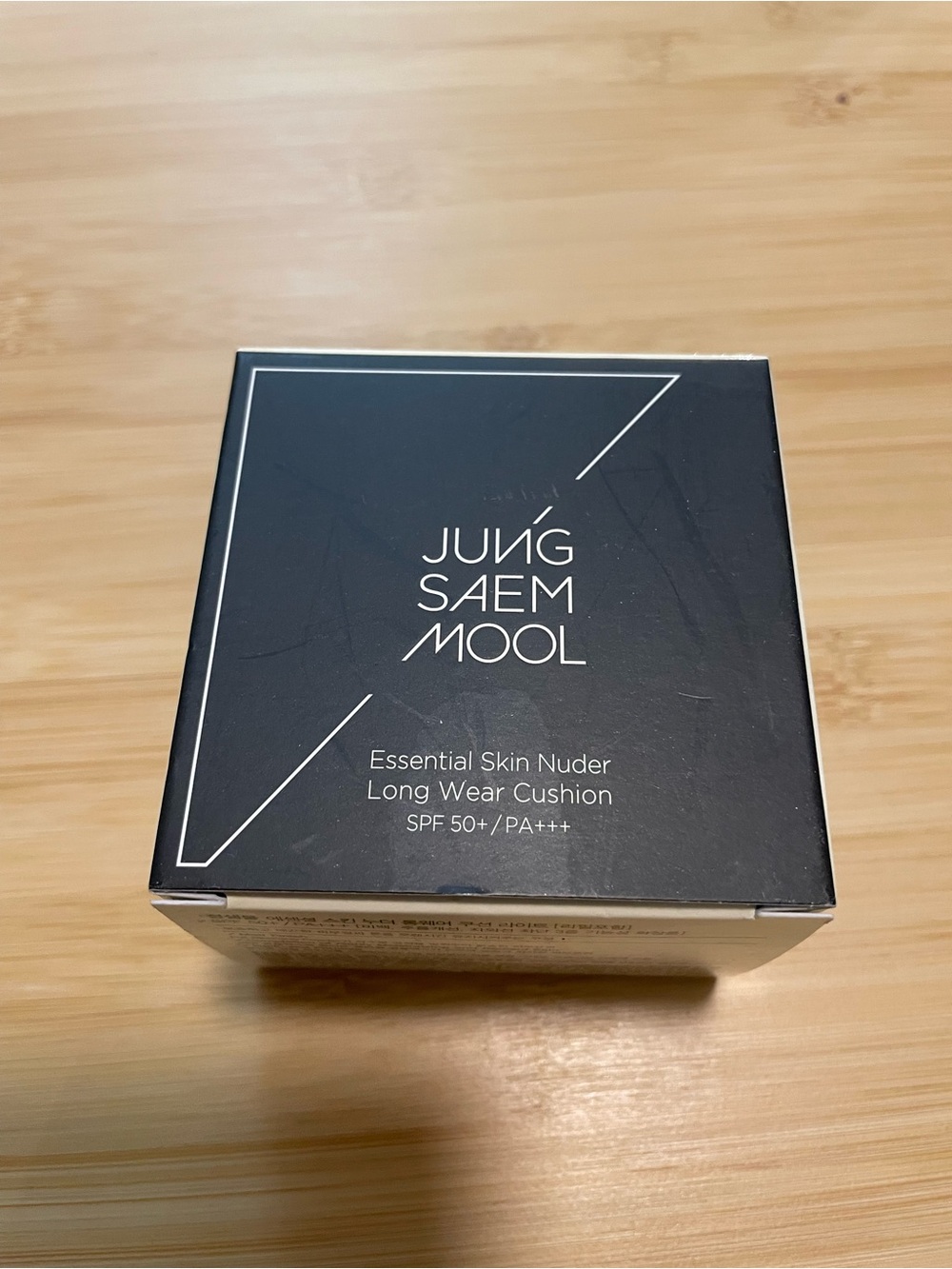 Jung Saem Mool Essential Skin Nuder Long Wear Cushion - 19 Light